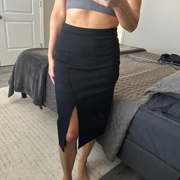 Classic Black Pencil Skirt with Slit - Picture 2 of 5